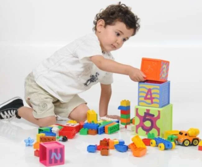 اللعب ودوره في بناء الشخصية المتزنة للطفل