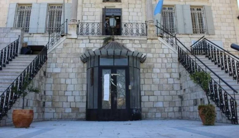 تنديد فلسطيني واسع لإغلاق الاحتلال مؤسسات في القدس المحتلة