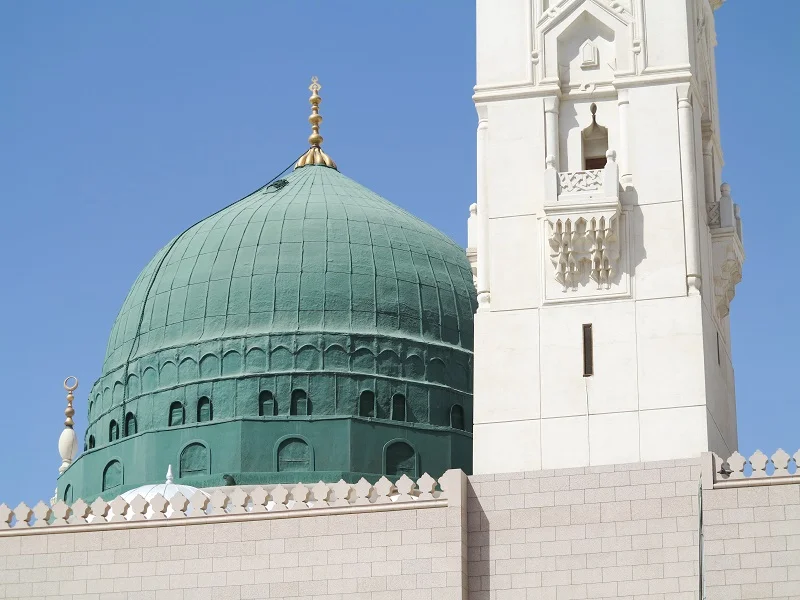 أبيات لحسان بن ثابت مادحاً أم المؤمنين عائشة